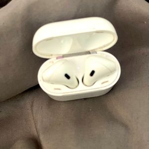 1st Gen Apple Airpods